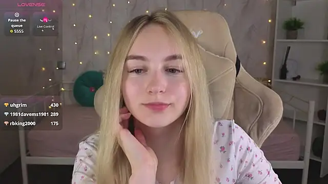 Shy_Polly stripchat live cam model