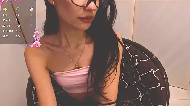 VinaMccroy stripchat live cam model
