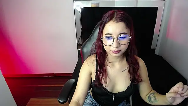 Lyrarose__ stripchat live cam model