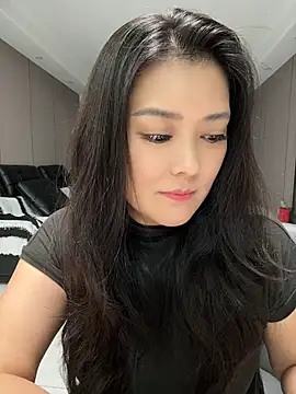 Yueyue181 stripchat live cam model