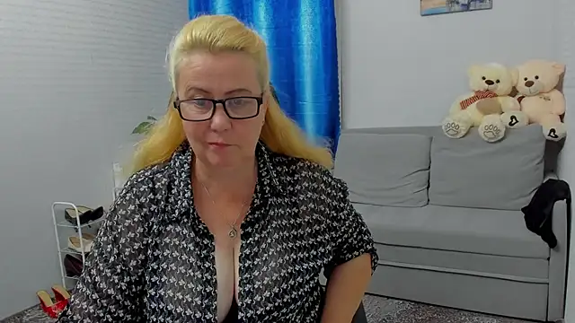 Frau_Marta stripchat live cam model