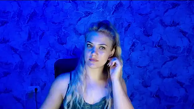 nika_gold1 stripchat live cam model