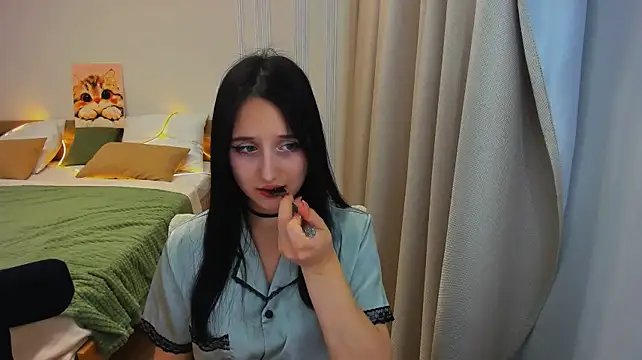 JulietteMonli stripchat live cam model