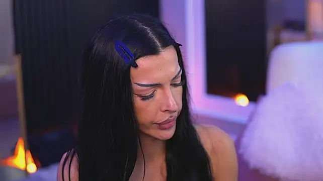 NouraMalvi stripchat live cam model