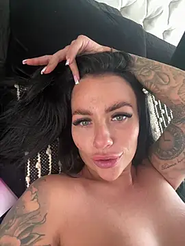 BELLABLACKXUK stripchat live cam model