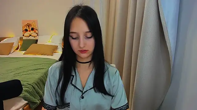 JulietteMonli stripchat live cam model