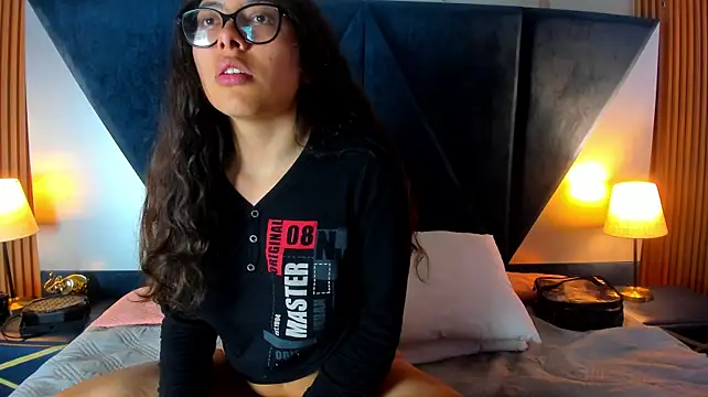 Olivia_Collinns1 stripchat live cam model