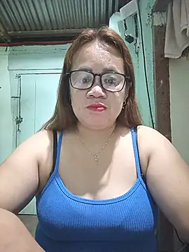 rowena_123 stripchat live cam model