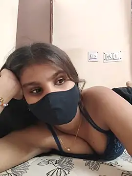 yours_queen_ stripchat live cam model