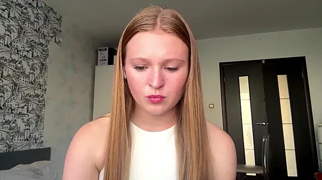 LisFris stripchat live cam model