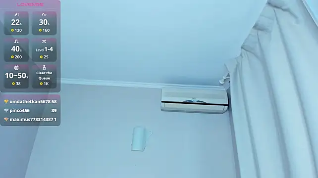 YettaMead stripchat live cam model