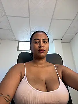 tracycum stripchat live cam model