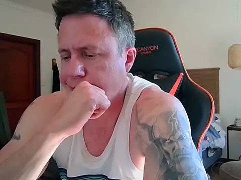 TroyDieselXXX stripchat live cam model