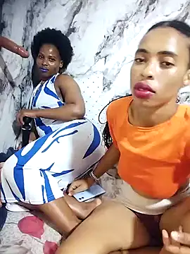 Reddewww stripchat live cam model