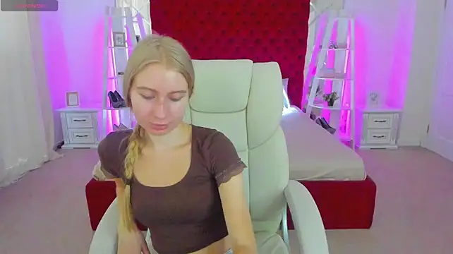 Alina_Blonde stripchat live cam model