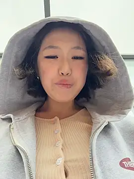 CreamPuff- stripchat live cam model