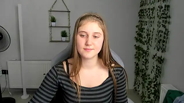 ViolaSecret stripchat live cam model