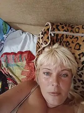 LisaWoulendy stripchat live cam model