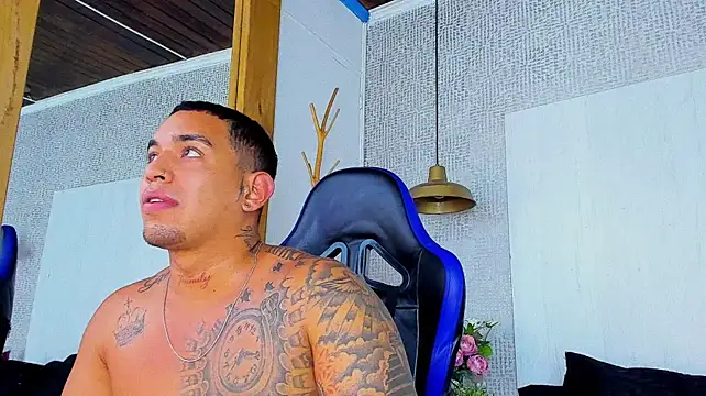 Damian09_ stripchat live cam model