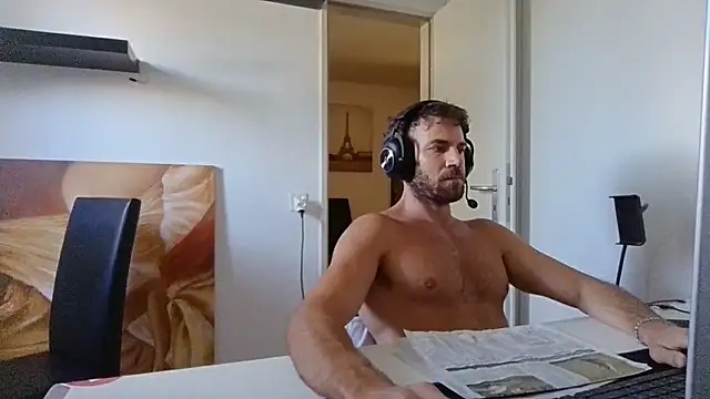 alpha-hunk stripchat live cam model
