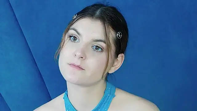 Evelisse stripchat live cam model