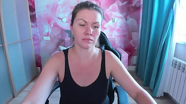 LunaKissesx stripchat live cam model