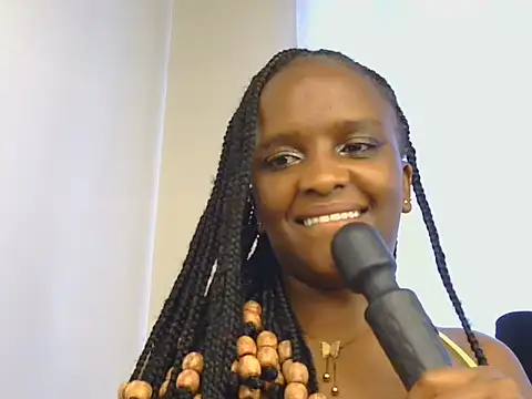 Cocoaauara stripchat live cam model