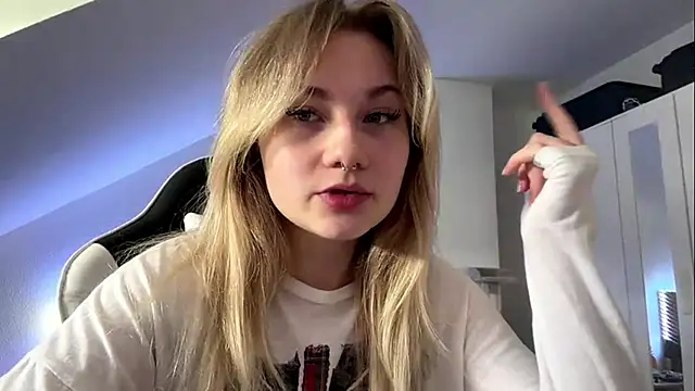 tutsiecutie stripchat live cam model