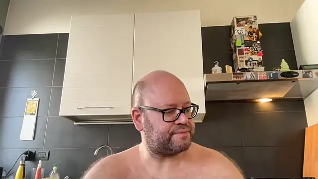 theitalianbear stripchat live cam model