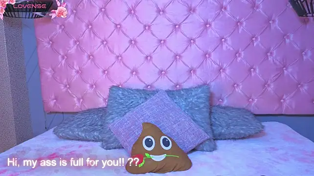 Sara-Messy stripchat live cam model