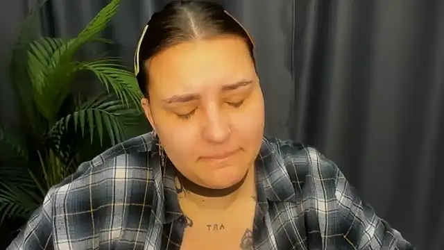 NikkiSummer stripchat live cam model