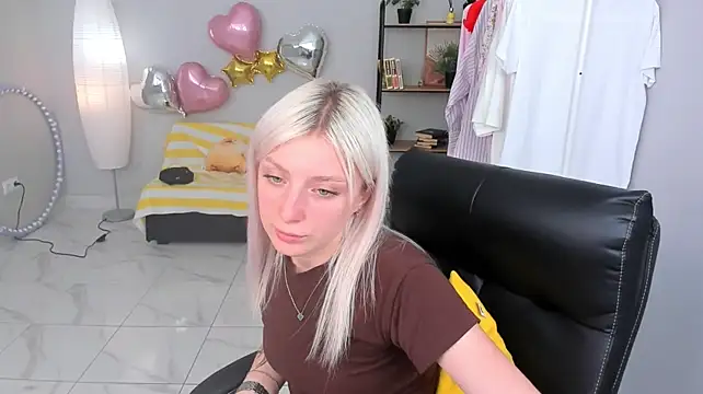 HarleeMcIntosh stripchat live cam model