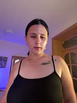 AriaLux_ stripchat live cam model