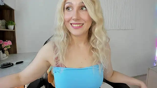 CarolMay stripchat live cam model