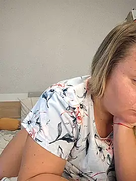 AnnaCurvy stripchat live cam model