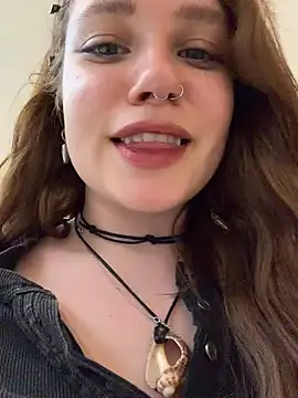 lucy-joy stripchat live cam model