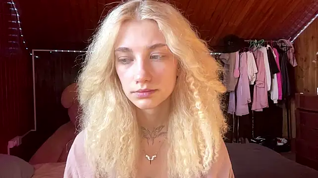 GlyndaMccannon stripchat live cam model