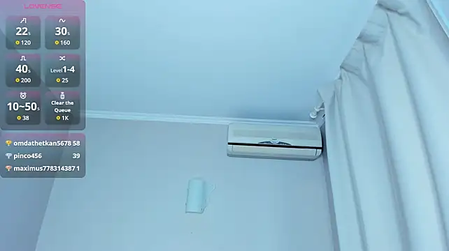 YettaMead stripchat live cam model