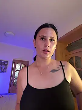 AriaLux_ stripchat live cam model