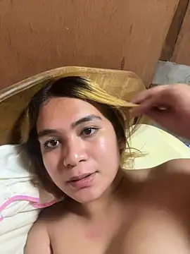 petiteellahxx stripchat live cam model