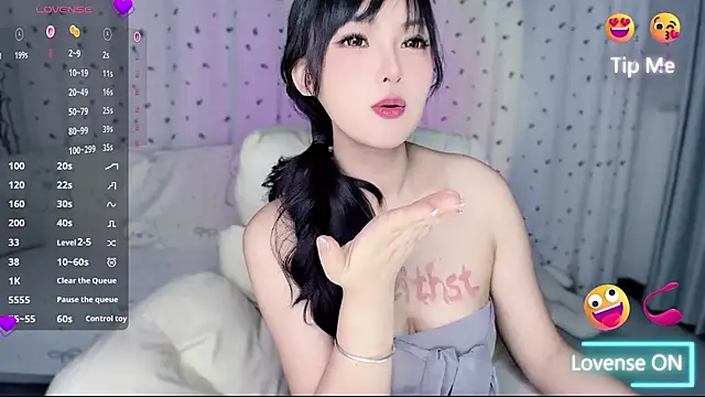 rou-laila stripchat live cam model