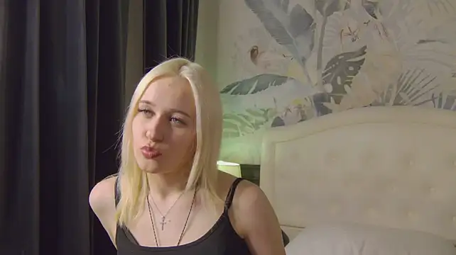 EmmaLaurentis stripchat live cam model