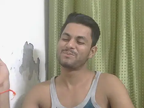Stubborndesiboy stripchat live cam model