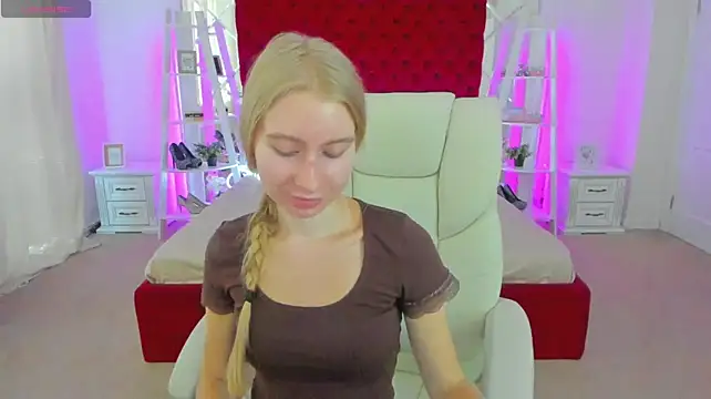 Alina_Blonde stripchat live cam model