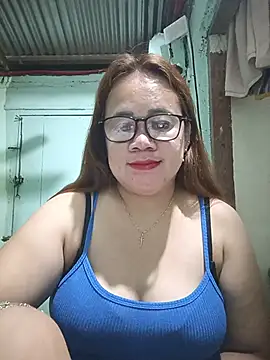 rowena_123 stripchat live cam model