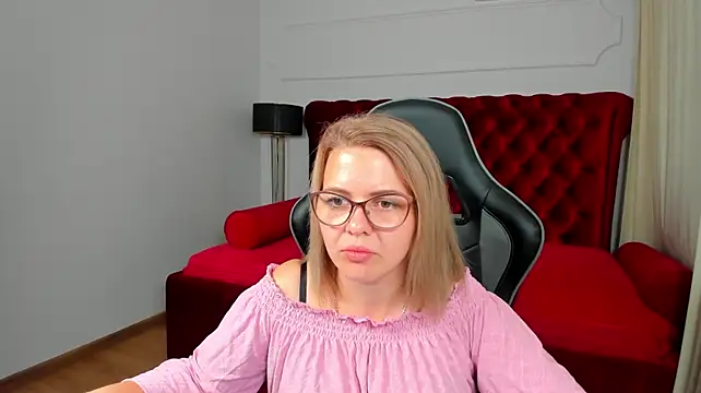 AdeleRavelle stripchat live cam model
