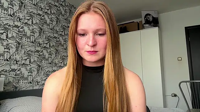 LisFris stripchat live cam model