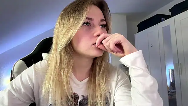 tutsicutie stripchat live cam model