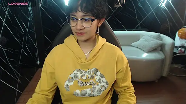 Lili_Gomez_ stripchat live cam model