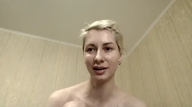 BlondieOnline_ stripchat live cam model